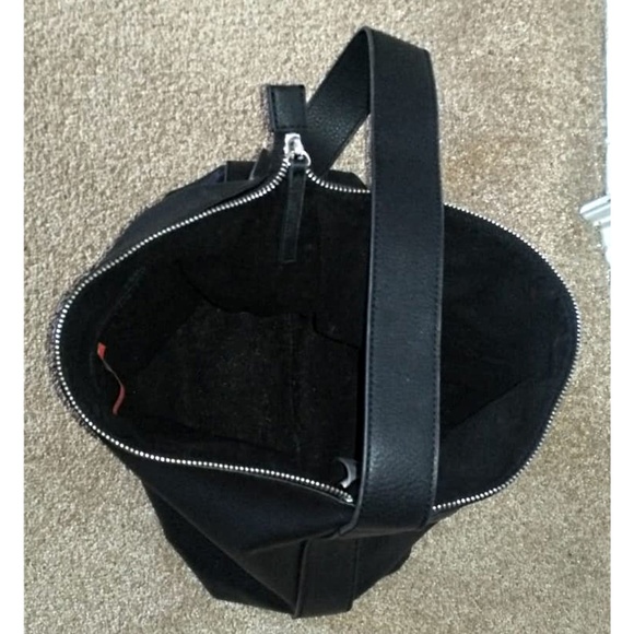 Mid-size Black Faux Leather Purse/Bag - Picture 3 of 3